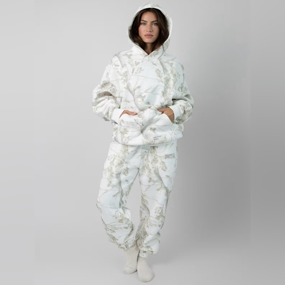 Comfrt brand white oak camo sweatpants. Brand new unworn.